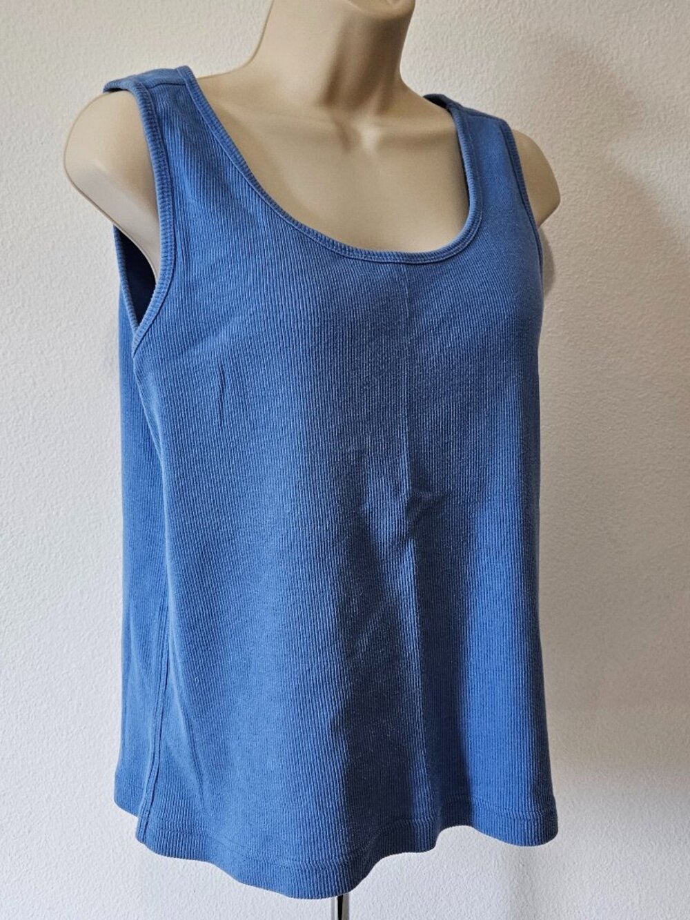 Chicos Design Ribbed Scoop Neck Tank | Chico's Size 2, US Size Large - Picture 4 of 9